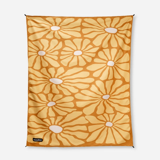Nomadix Festival Blanket: Tie-dye Black And White Lazy Daisy Gold