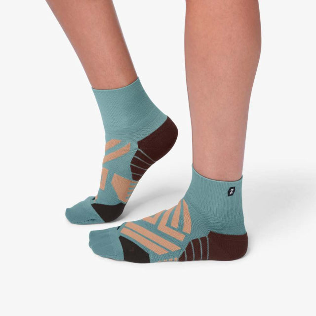 On Running Women&#39;s Mid Sock Sea/Rosebrown