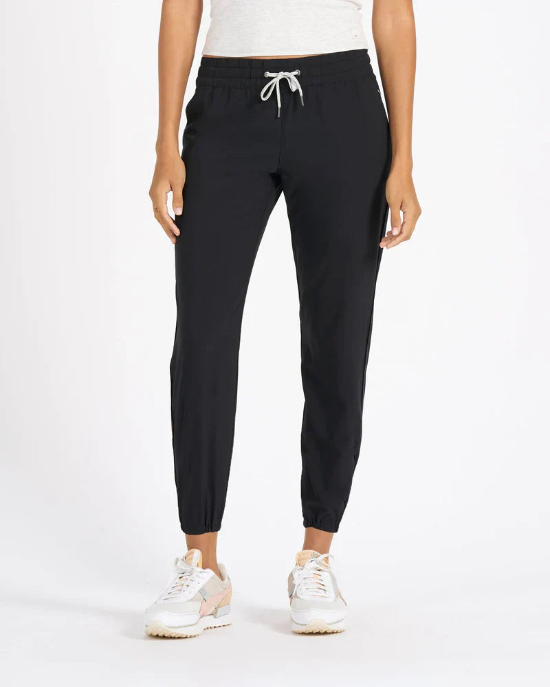 Vuori Women&#39;s Weekend Jogger BLK Black