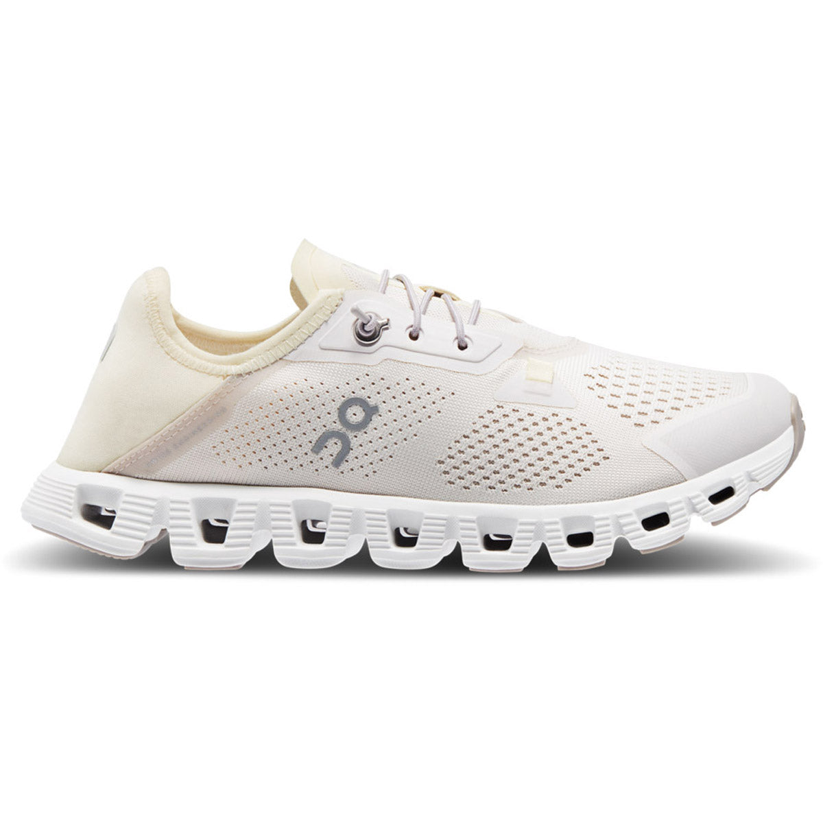 On Running Women&#39;s Cloud 5 Coast Sand | Ray