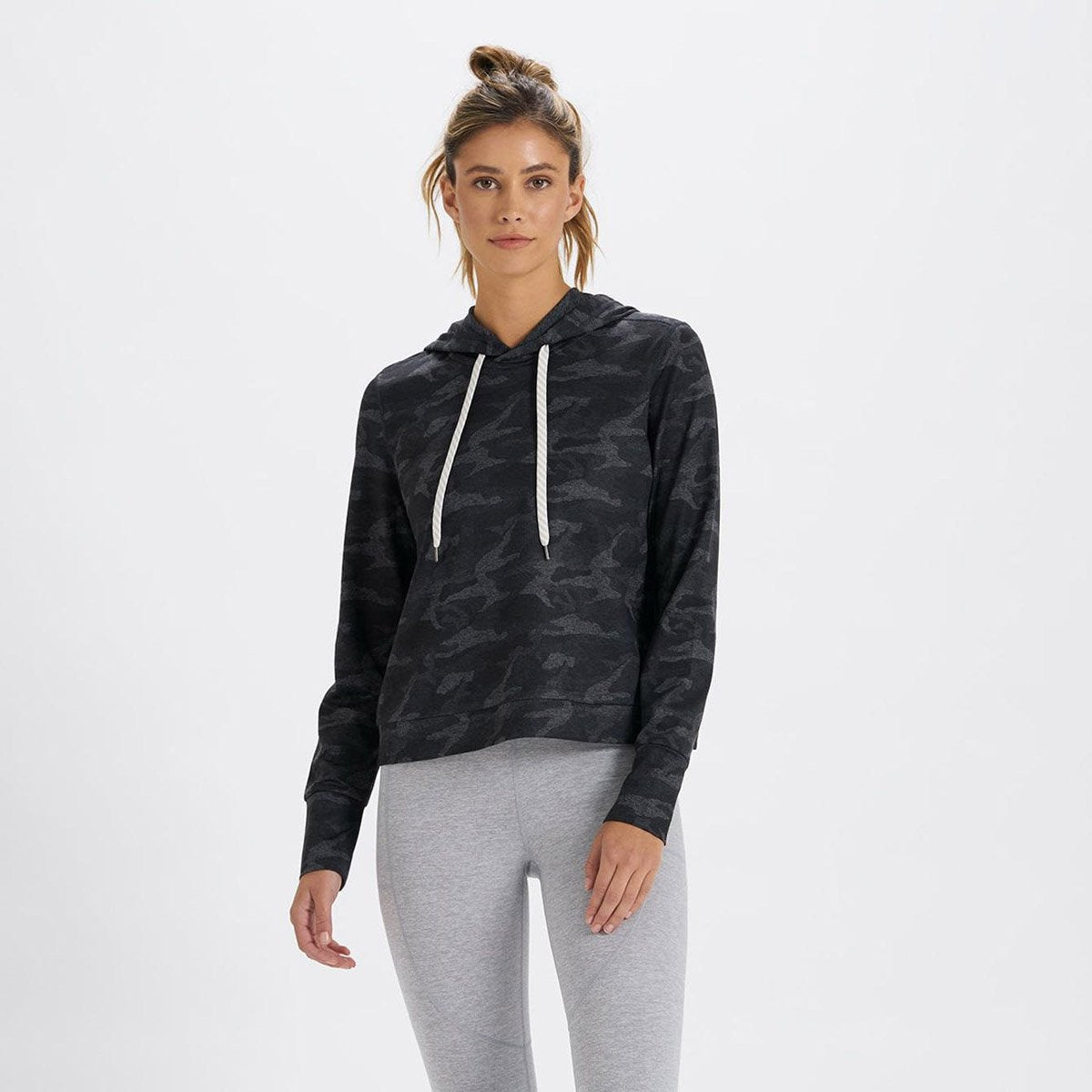 Vuori Women&#39;s Halo Essential Hoodie Black Camo