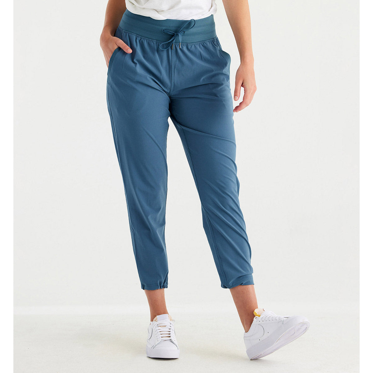 Free Fly Apparel Women&#39;s Breeze Cropped Pant Pacific Blue